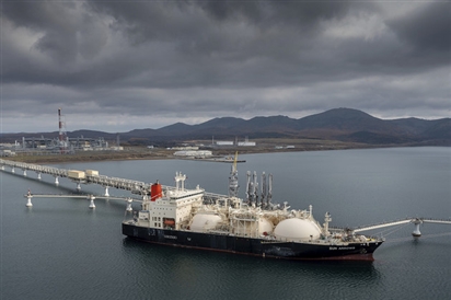 Thị trường tàu chở dầu hỗn loạn khi lệnh cấm của EU với Nga sắp có hiệu lực