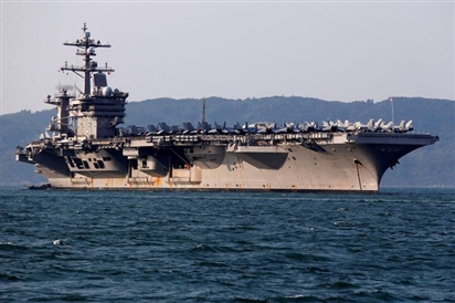 Tiêm kích Mỹ đâm vào tàu sân bay trên Biển Đông