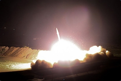 Iran nã hơn 13 tên lửa đạn đạo vào hai căn cứ Mỹ ở Iraq