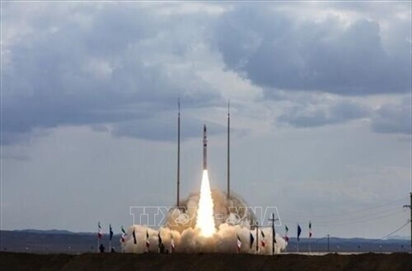 Iran công bố mẫu tên lửa siêu thanh mới phát triển