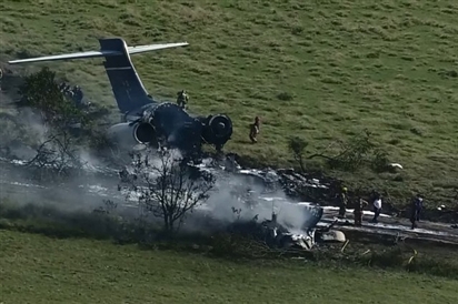 Toàn bộ 21 người sống sót thần kỳ khi máy bay rơi và bốc cháy