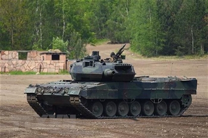 Thụy Sĩ chấp thuận bán lại xe tăng Leopard II cho Đức