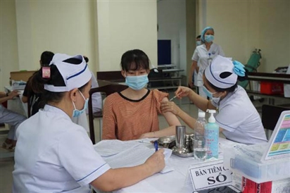 Tiêm mũi 2 vaccine COVID-19: Giải mã tin đồn về 'bí quyết' để không sốt, không đau