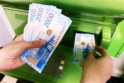 Nga sử dụng loại giấy sát trùng để in tiền