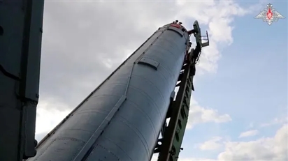 Uy lực của tên lửa được mệnh danh là ''thiên thạch'' vừa được Nga đưa vào bệ phóng
