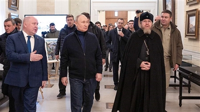 Tổng thống Nga Vladimir Putin bất ngờ tới thăm Crimea
