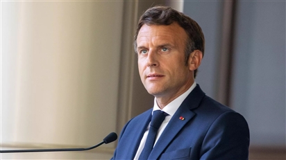 Tổng thống Erdogan làm bẽ mặt ông Macron chỉ bằng một cử chỉ tại hội nghị thượng đỉnh NATO