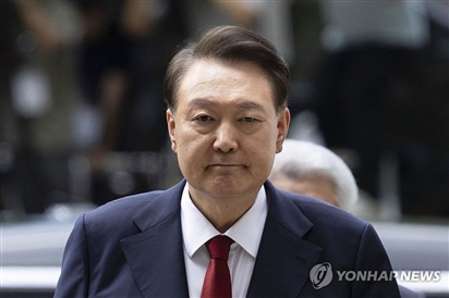 Cựu Tổng thống Hàn Quốc Yoon Suk Yeol nằm ra sàn phòng giam, không tuân thủ lệnh triệu tập thẩm vấn