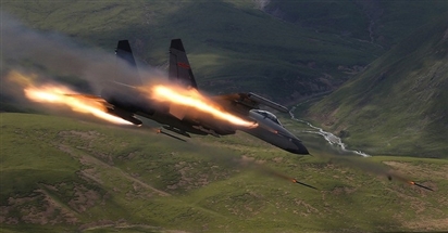 Tiêm kích J-10 của Trung Quốc tấn công mục tiêu mặt đất bằng đạn thật