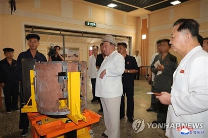 Ông Kim Jong-un kêu gọi tăng tốc sản xuất tên lửa