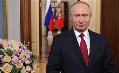 Tổng thống Putin: ''Những chiến binh gan dạ nhất cũng kinh ngạc trước sự quả cảm của phụ nữ Nga''