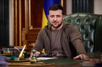 Tổng thống Ukraine muốn gia hạn thiết quân luật để hủy bầu cử quốc hội