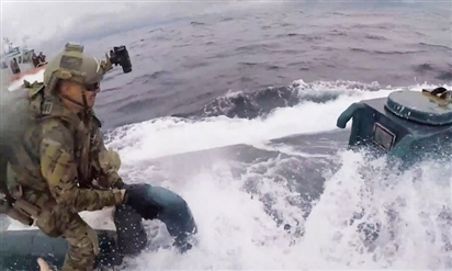 Lực lượng tuần duyên Mỹ rượt đuổi tàu ngầm chở 5 tấn cocaine như phim hành động