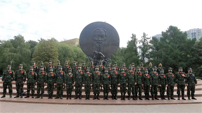 Đoàn Việt Nam dự Army Games dâng hoa tại tượng đài Chủ tịch Hồ Chí Minh ở thủ đô Moskva