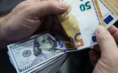 Đồng USD và Euro giảm mạnh tại Nga