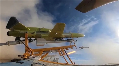 Tại sao máy bay không người lái đặt ra thách thức khác với Ukraine so với tên lửa?