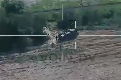 Video UAV cảm tử Nga phá hủy pháo tự hành Pháp ở Ukraine