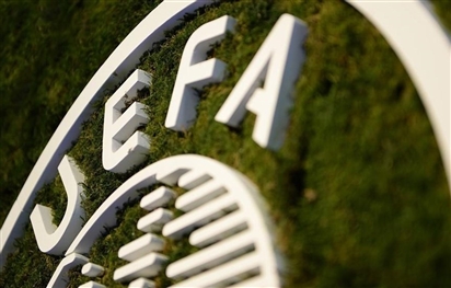 UEFA chính thức hoãn Champions League và Europa League
