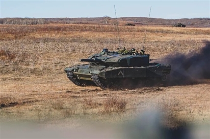 Canada tiếp tục gửi thêm xe tăng tới Ukraine