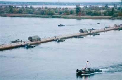 Ukraine lập cầu pháo nhắm tới Kherson, Nga ra đòn bất ngờ phía bờ Đông Dnieper