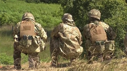 10.000 tân binh Ukraine bắt đầu tham gia huấn luyện tại Anh