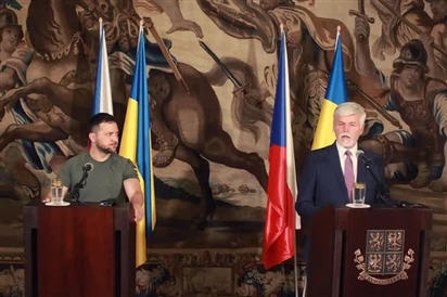 Ukraine kêu gọi NATO ''gửi tín hiệu rõ ràng'' về tư cách thành viên