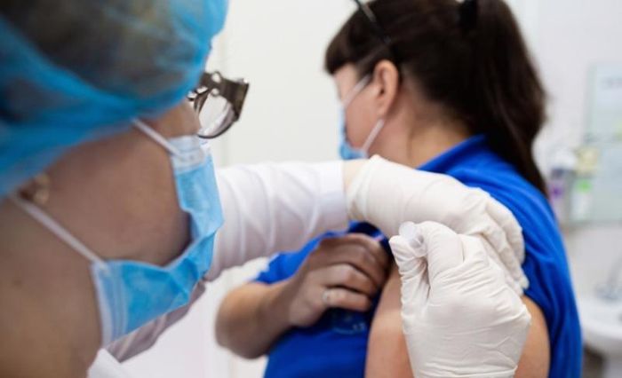 Nga nghiên cứu dùng huyết tương người đã tiêm vaccine để chữa Covid-19