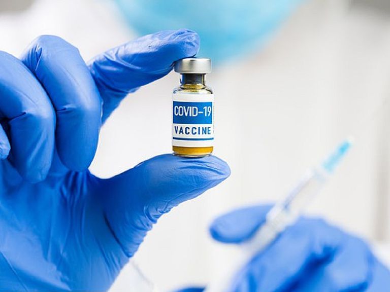 TP.HCM lập danh sách 10 nhóm đối tượng ưu tiên tiêm miễn phí vắc xin COVID-19