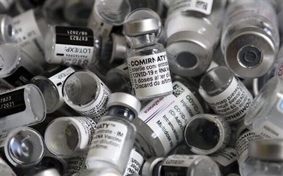 'Thảm họa lãng phí vaccine' - nguy cơ các nước giàu vứt bỏ 100 triệu liều