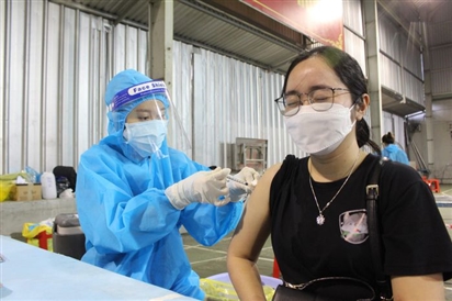 Những người đầu tiên tiêm vắc xin Sinopharm tại TPHCM