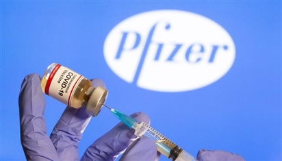 Pfizer đạt doanh thu kỷ lục, sắp thương mại hóa vaccine Covid-19