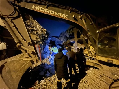 Hình ảnh lực lượng cứu hộ của Bộ Công an tại khu vực đổ nát ở Thổ Nhĩ Kỳ