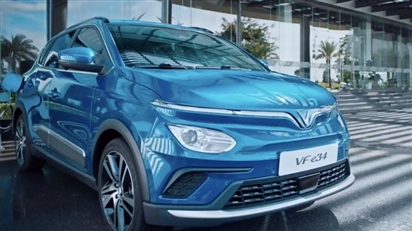 VinFast sắp bàn giao gần 100 ô tô điện VF e34 đầu tiên cho khách hàng