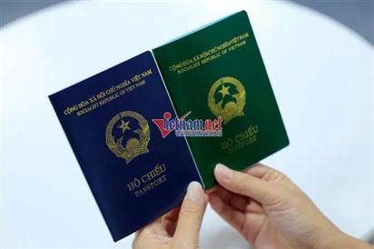 Thêm Tây Ban Nha ngừng cấp visa cho hộ chiếu Việt Nam mẫu mới