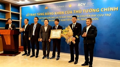 Thủ tướng trao bằng khen cho tổ bay chở người Việt từ Vũ Hán về nước