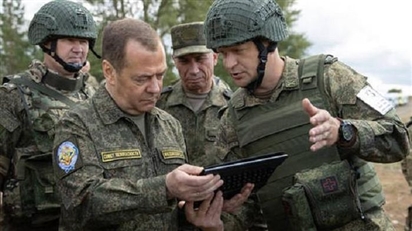 Ông Medvedev dọa đáp trả bất ngờ, Mỹ không ủng hộ Kiev tấn công vào lãnh thổ Nga