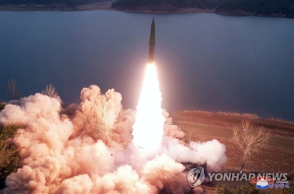 Ông Kim Jong-un giám sát vụ thử tên lửa đạn đạo bằng công nghệ mới