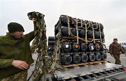 Anh cấp lô vũ khí ''khủng'' cho Ukraine