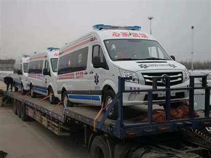 100 nghệ sĩ Trung Quốc tặng xe cứu thương chuyên dụng cho Vũ Hán