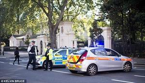 Phát hiện gói hàng nghi là bom trước ĐSQ Nga tại London