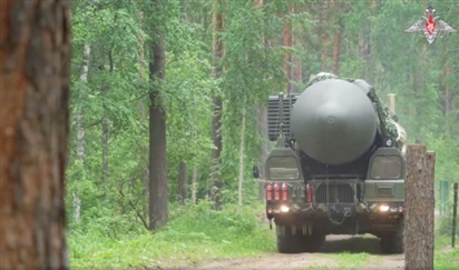 Quân đội Nga diễn tập với bệ phóng tên lửa hạt nhân di động